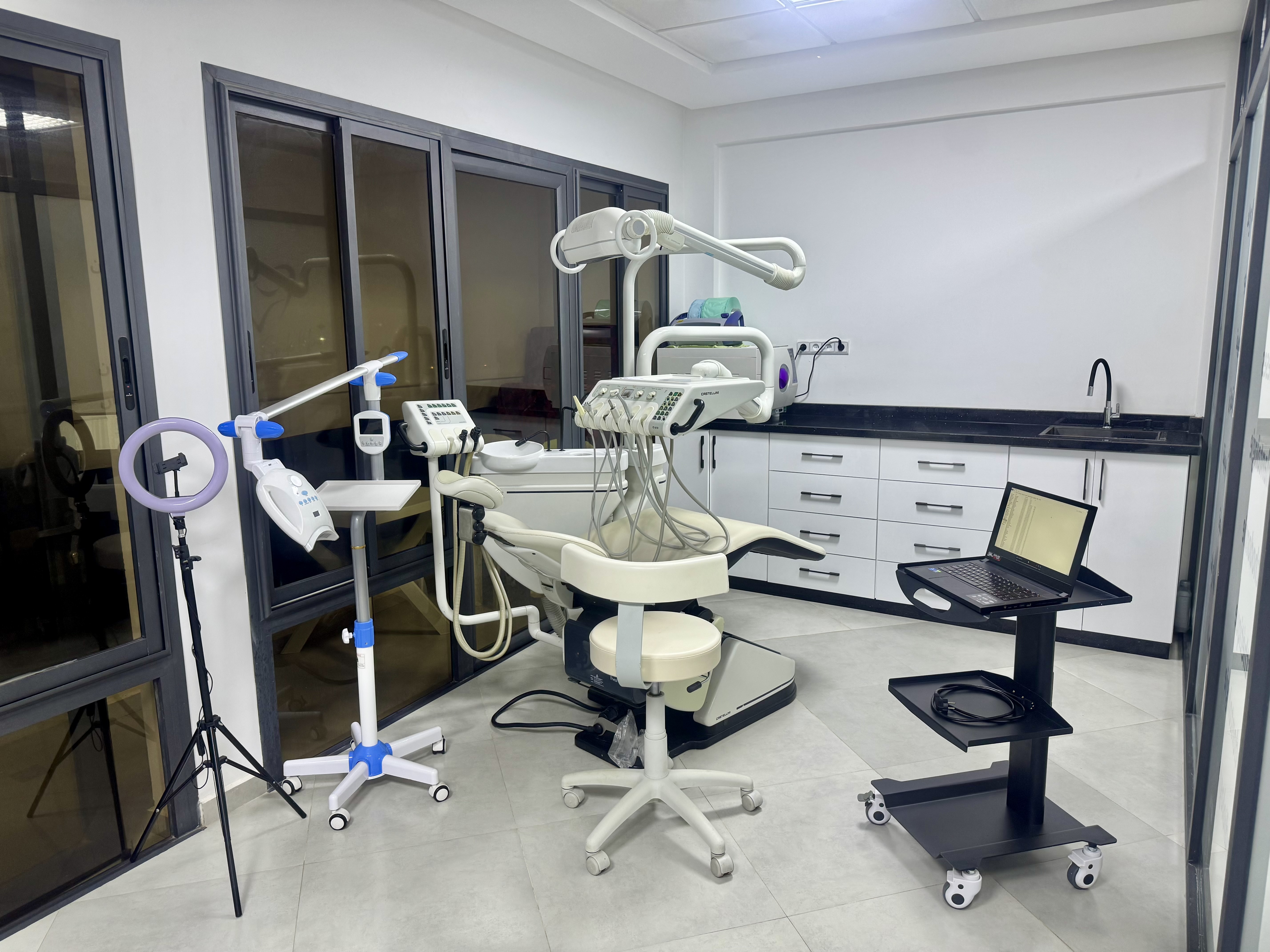 Fauteuil dentaire et équipement de pointe à Your Smile Clinic